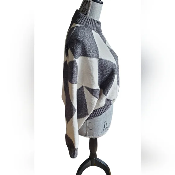 H&M Sweater - Picture 3 of 5